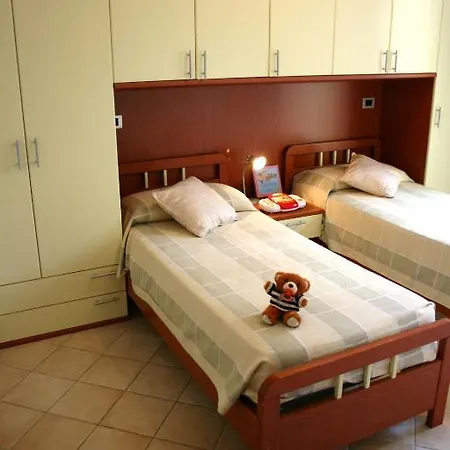 Kenzia アパート カットーリカ